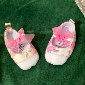 Infant shoes From duck.duck goose  size 0-3 months